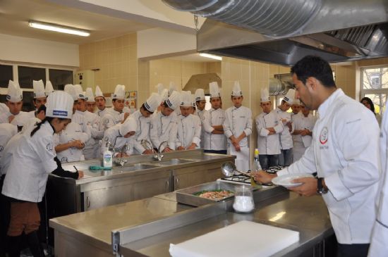  A.İ.B.Ü. Mengen Meslek Yüksekokulu'nda uygulamalı Ortadoğu Mutfağı 
