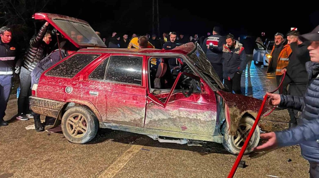 Abant yolunda feci kaza; 1 ölü 5 yaralı