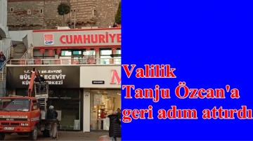 Kültür merkezinden 'Bülent Ecevit' tabelası söküldü