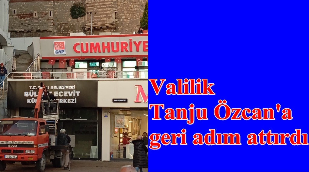 Kültür merkezinden 'Bülent Ecevit' tabelası söküldü