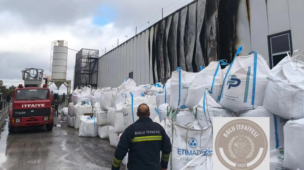 Perlit fabrikası alevlere teslim oldu