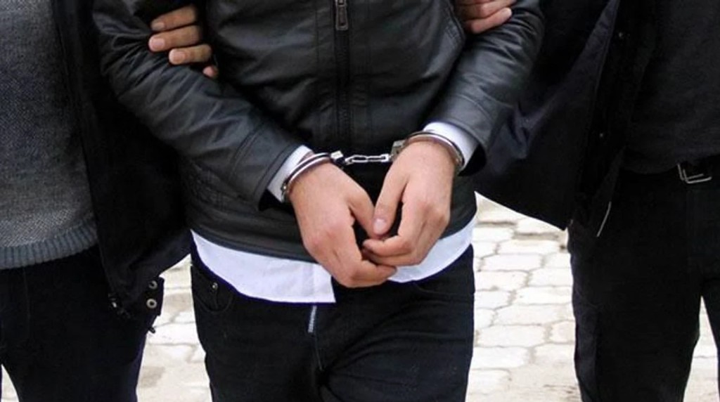 Kamu görevlilerine saldıran şahıs tutuklandı