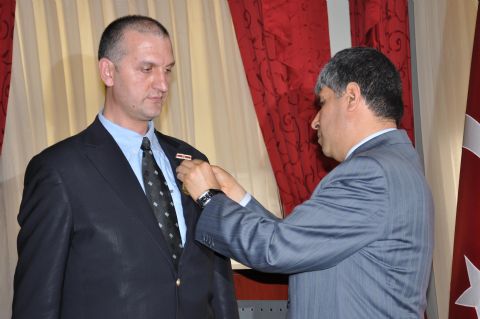 Fedekar Polis Memuruna Devlet Övünç Madalyası verildi