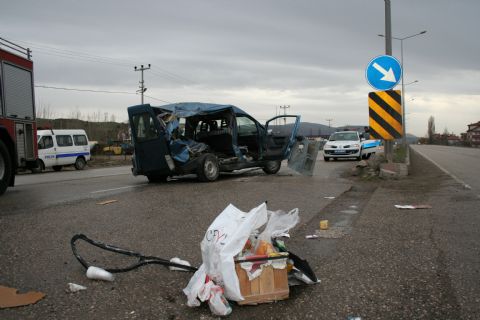 Yeniçağa'daki kazada 3 kişi yaralandı