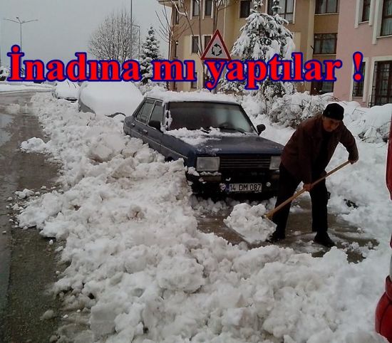 Yolu açarken araçları hapsettiler !