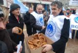 Simit yiyerek maaş bordrolarını yaktılar