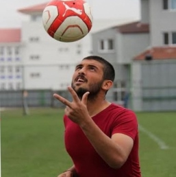Genç yıldıza kartal kancası