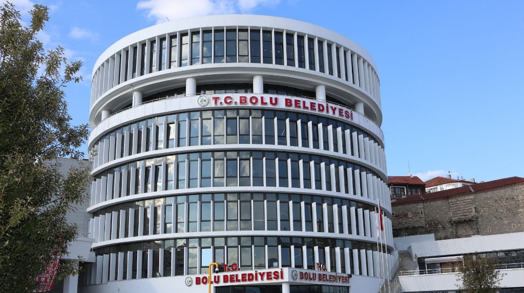 Belediye’de maaşlar neden zamanında ödenmiyor?