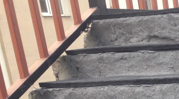 Üst geçit merdivenleri