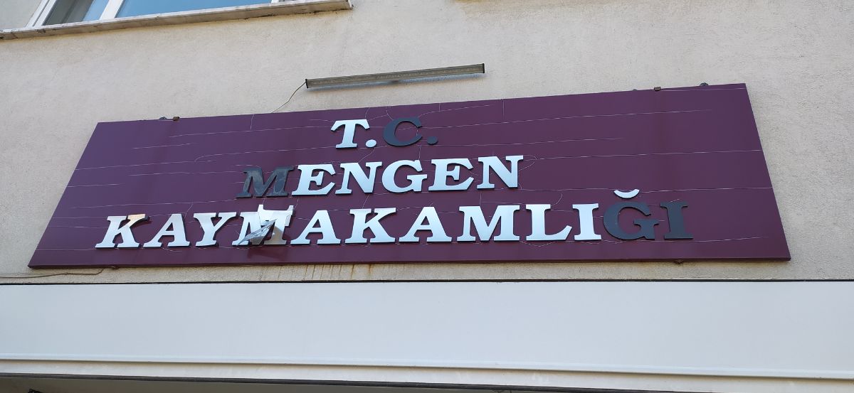 Mengen Kaymakamlığı Hizmet Binası Tabelası
