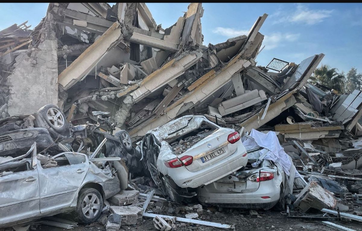 RESİMDEKİ MANZARAYLA KARŞILAŞMAYIN-DEPREM !!!