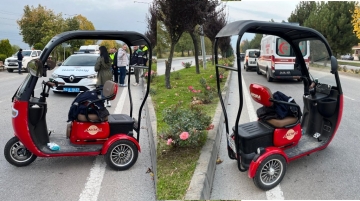 Karacasu yolunda devrilen elektrikli küçük araç yürekleri ağza getirdi