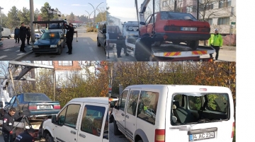 Uzun süredir park halinde duran hurda araçlar toplanıyor