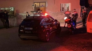 Boşanma aşamasındaki eşinin evine ateş ederek kayıplara karıştı