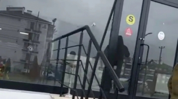 Emlak ofisi ve ofis sahibine ait jep kurşunlandı