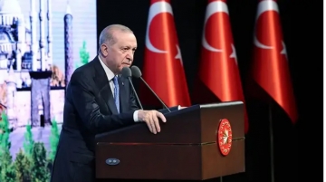 Erdoğan; "'Öğrenciler için burs topluyoruz' diyerek yönettiği şehri haraca bağlayanlara ses çıkarmayanları mahşeri vicdana havale ediyoruz"