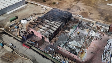 Gerede'de yanan geri dönüşüm fabrikasından geriye hurda kaldı