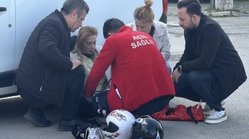 Ticari araçla motosikletin çarpışması sonucu 2 kişi yaralandı