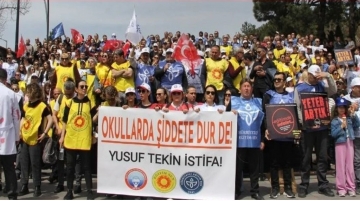 Türkiye’yi sarsan saldırılar sonrası Bolu’da öğretmenler sokakta