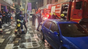 Yangında dumandan etkilenen 2 kişiye sağlık ekipleri müdahale etti