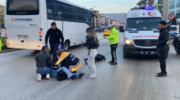 Yolun zeminine dökülen yağ kazaya neden oldu